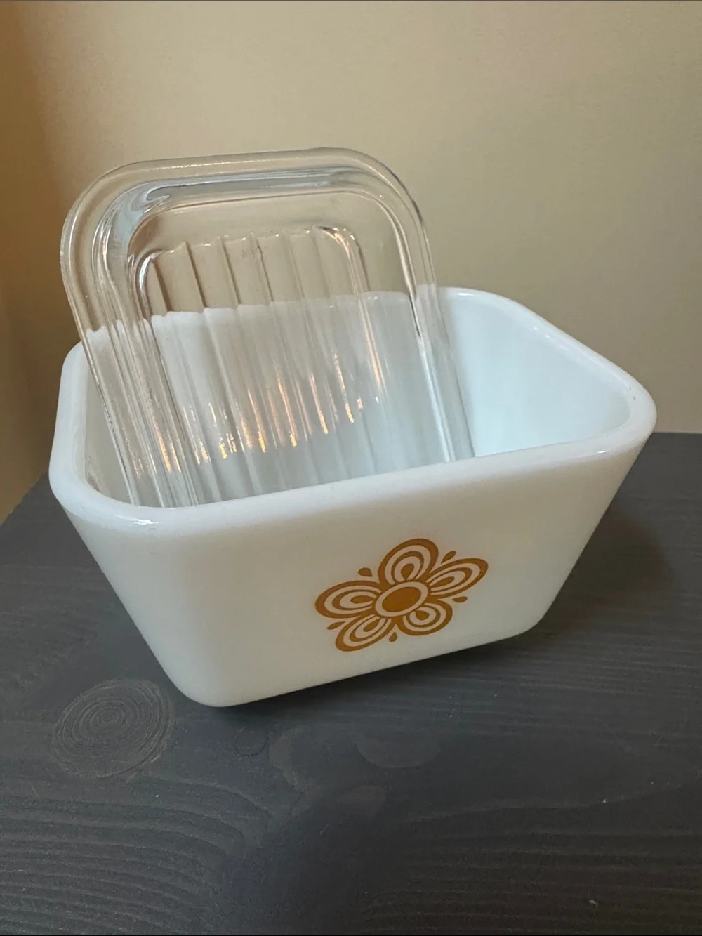 Vintage Pyrex Butterfly Gold 501-B Fridge Dish With Glass Lid